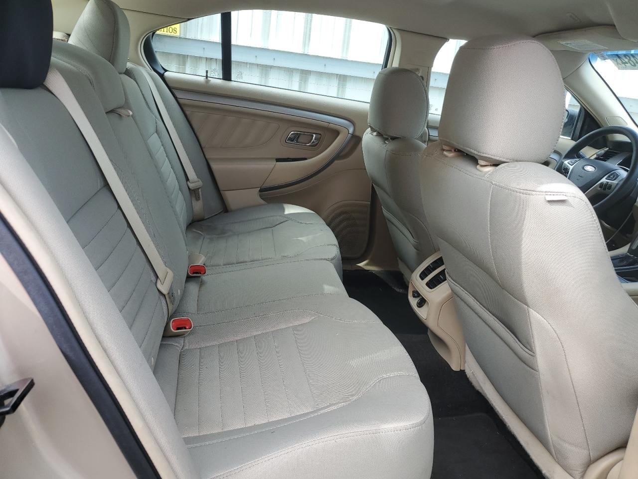 2018 Ford Taurus - Image 10