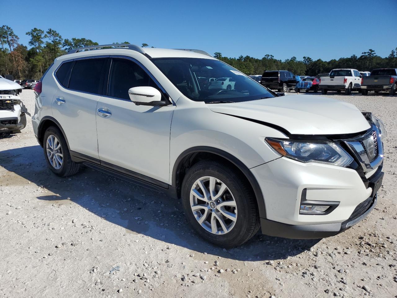 2017 Nissan Rogue - Image 4