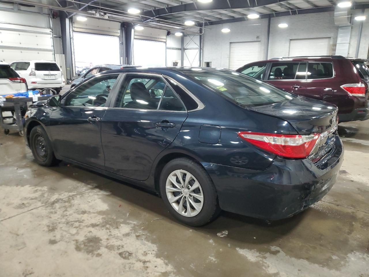 VIN 4T1BF1FK3HU443362 2017 TOYOTA CAMRY no.2