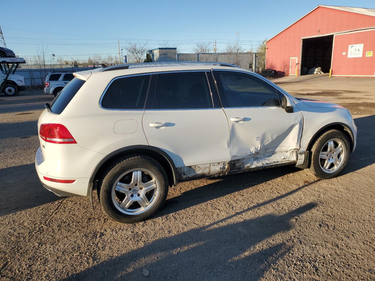 2014 Volkswagen Touareg - Image 3