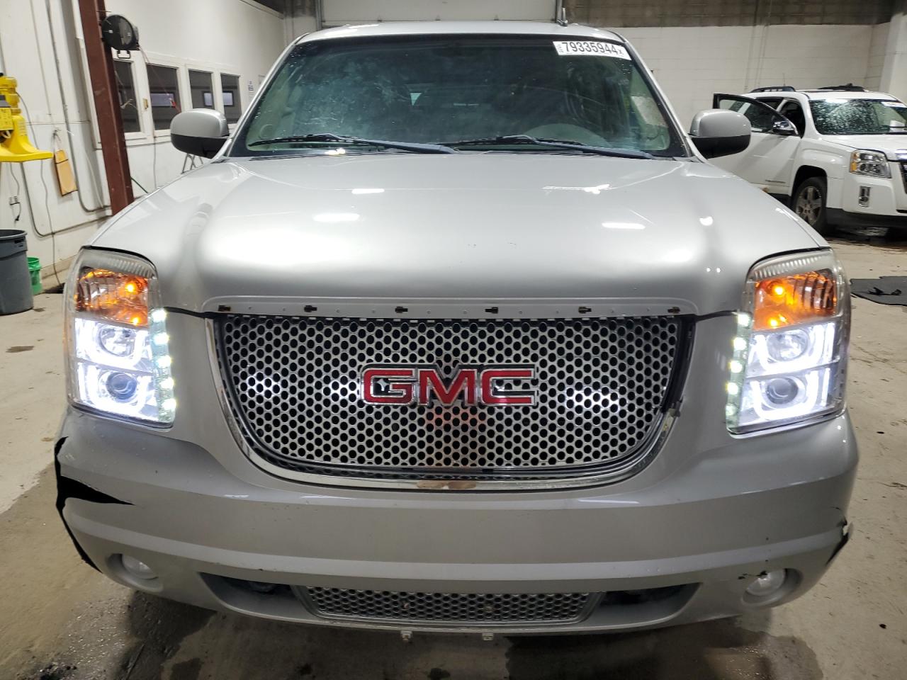 2011 GMC Yukon - Image 5
