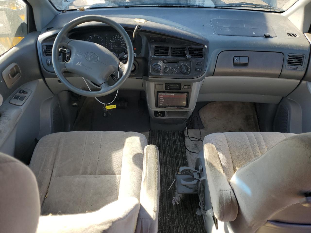 2000 Toyota Sienna Le VIN: 4T3ZF13C8YU178599 Lot: 62676585