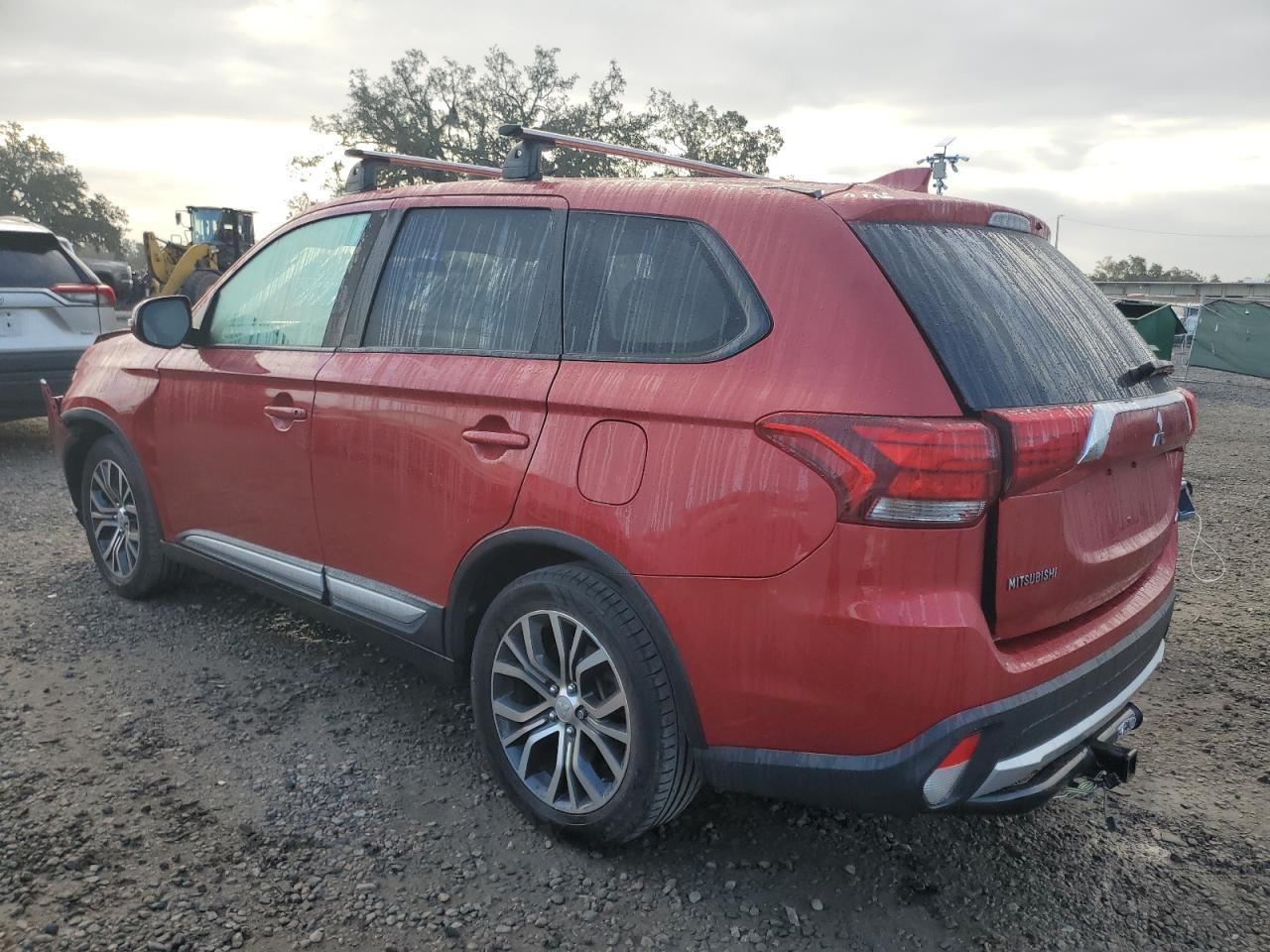 2018 Mitsubishi Outlander - Image 2