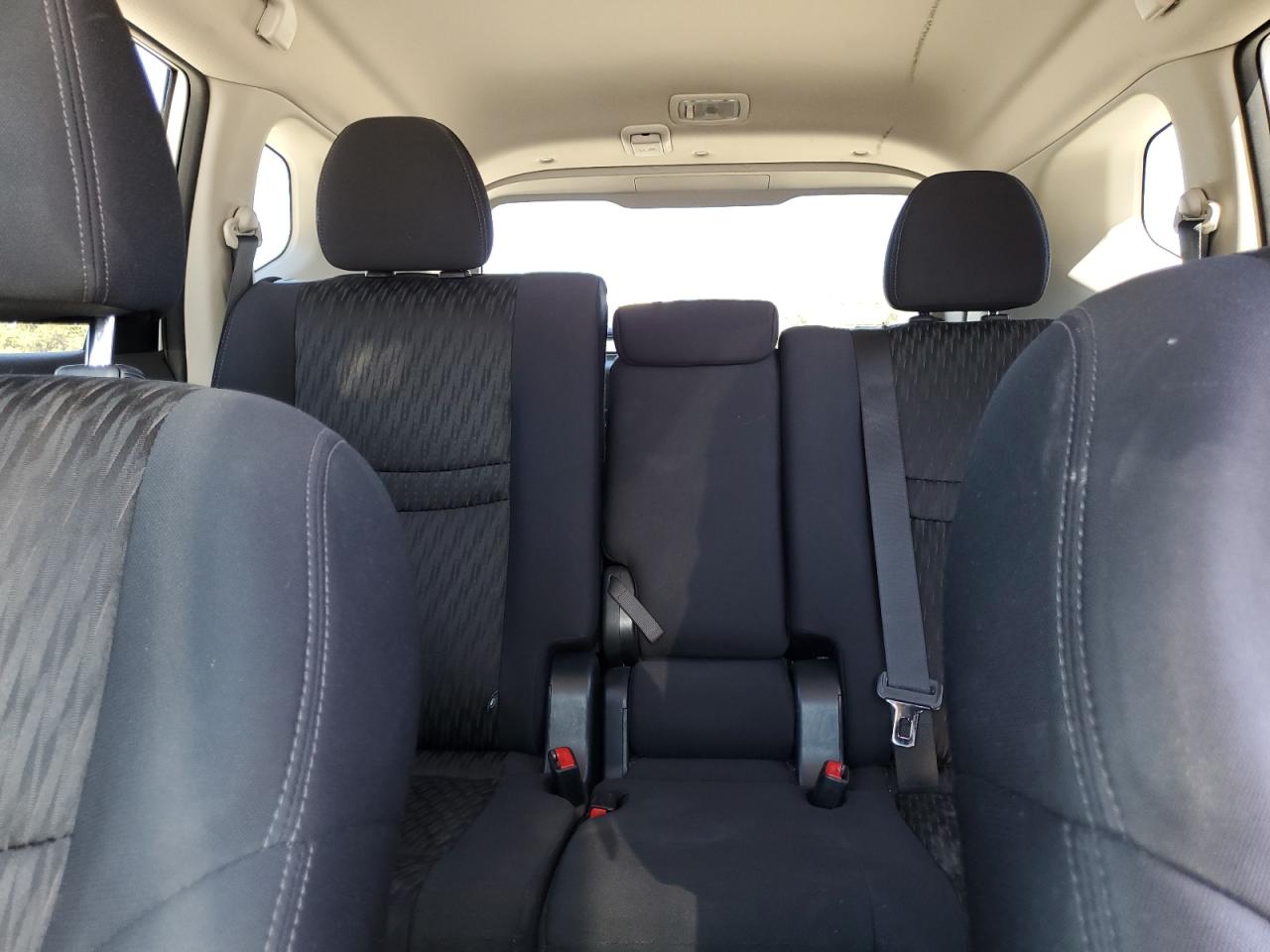 2017 Nissan Rogue - Image 10