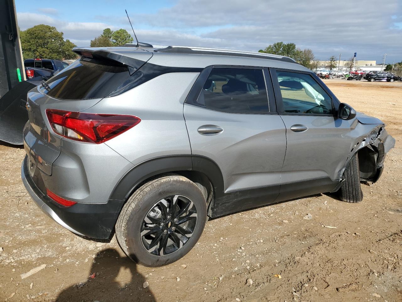 2023 Chevrolet TrailBlazer - Image 3
