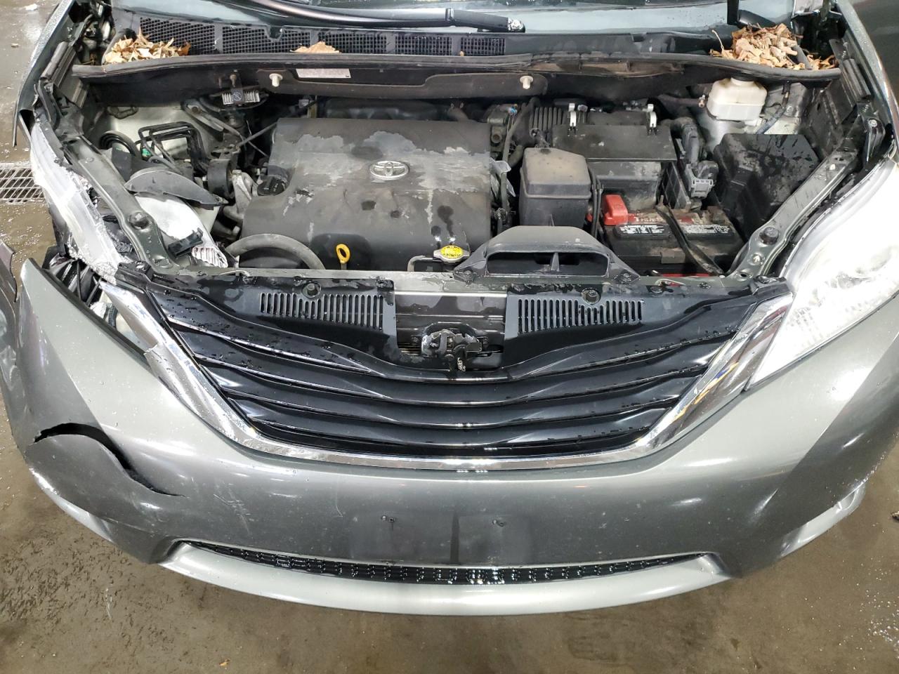 2012 Toyota Sienna - Image 13