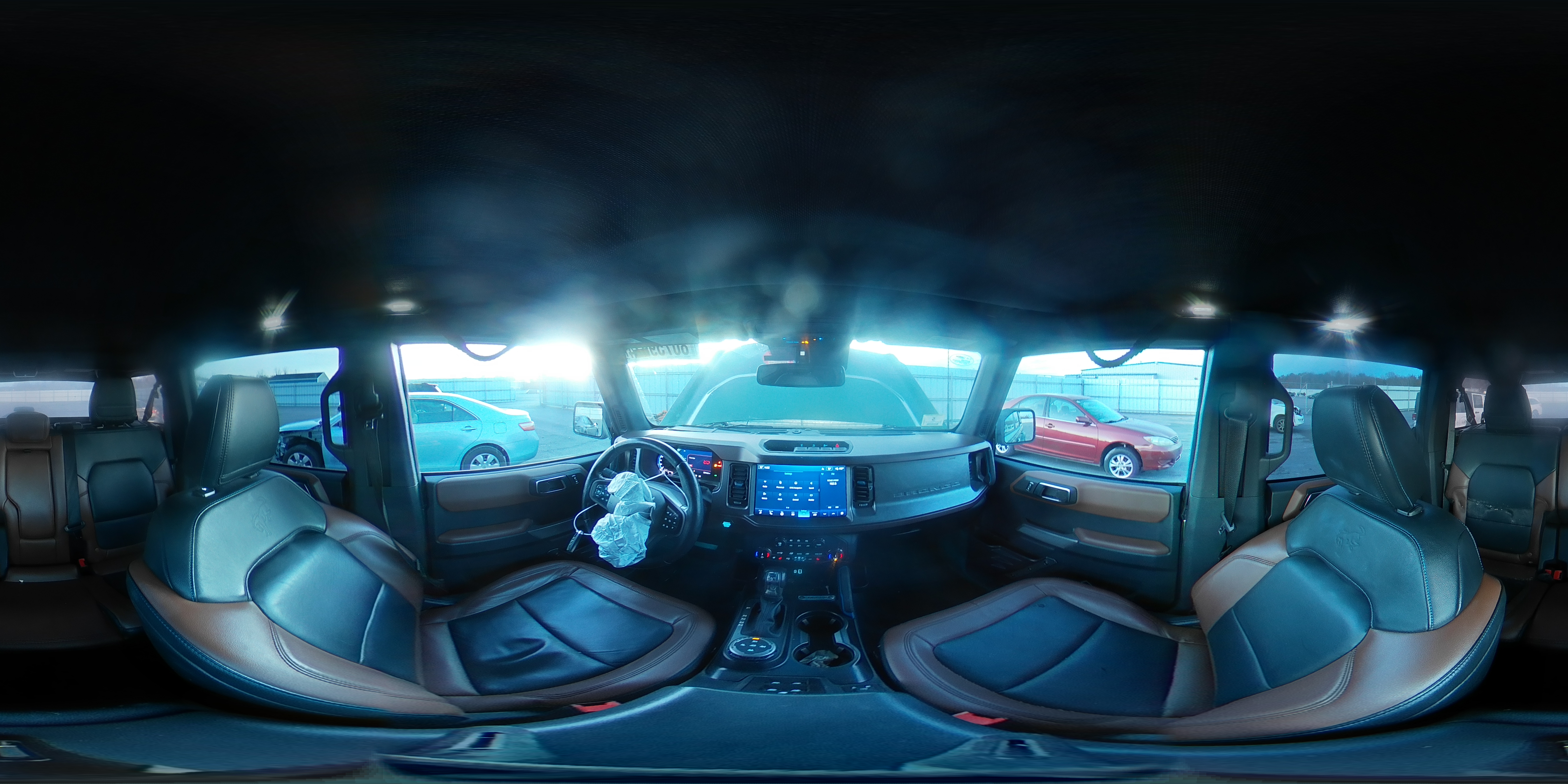 2022 Ford Bronco - Image 13
