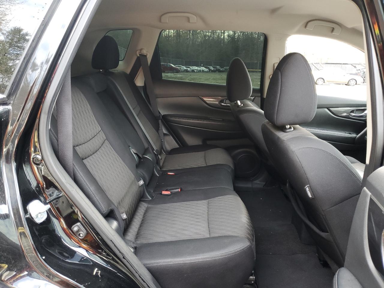 2017 Nissan Rogue - Image 11