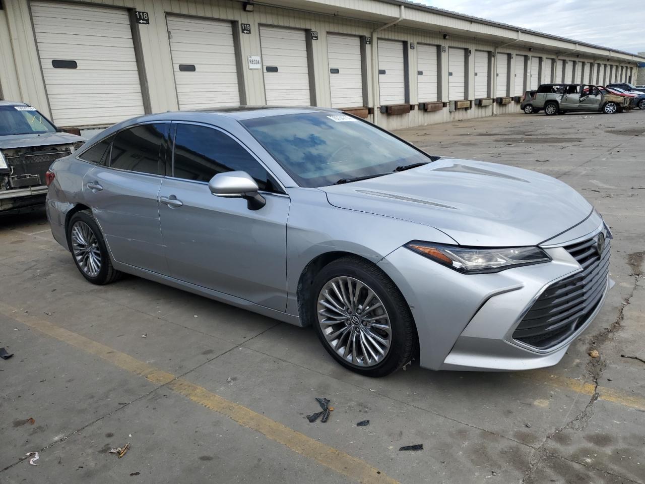 2019 Toyota Avalon - Image 4