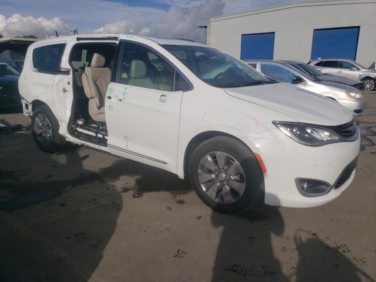 2019 Chrysler Pacifica - Image 4