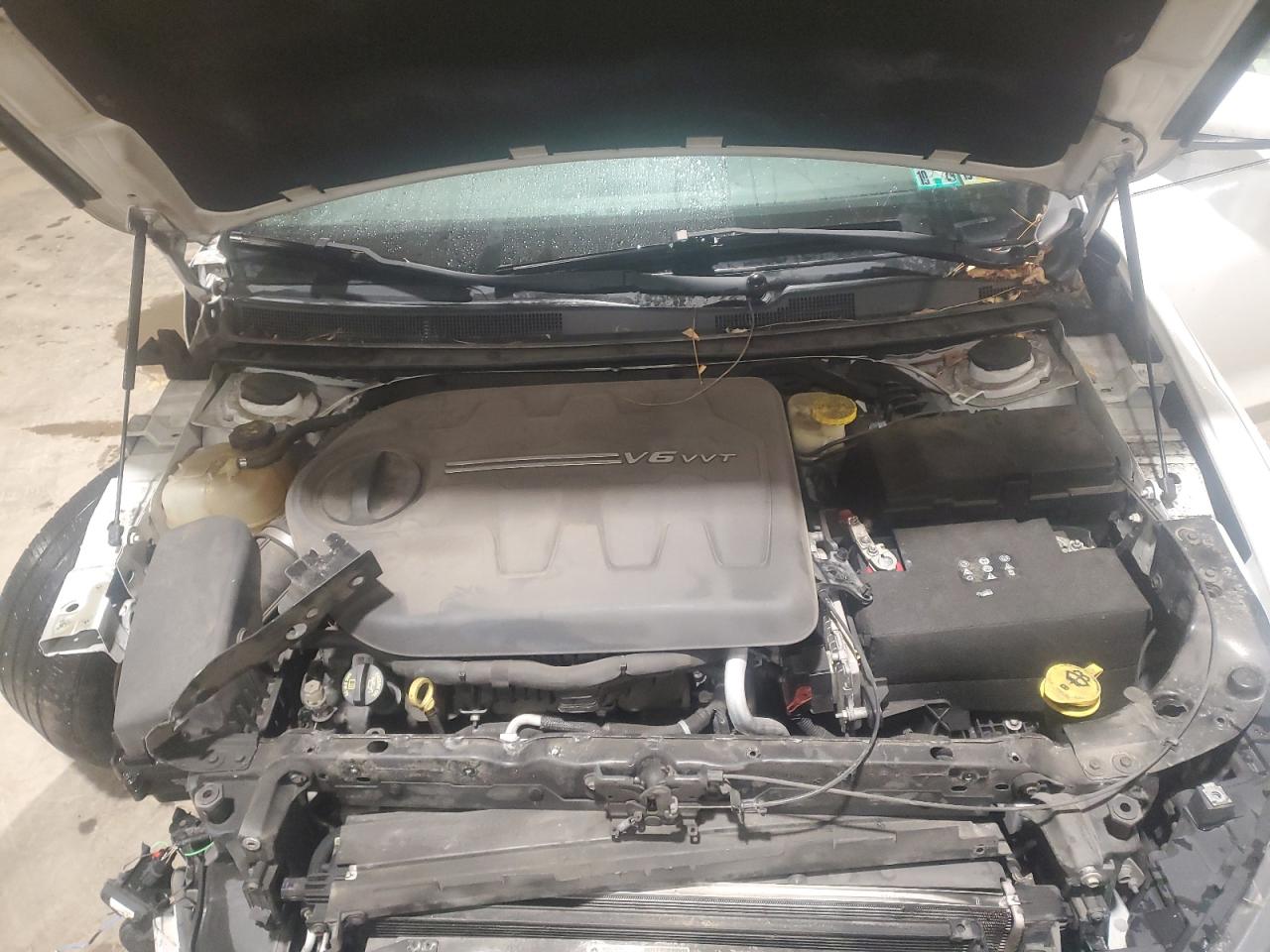 2016 Chrysler 200 - Image 11
