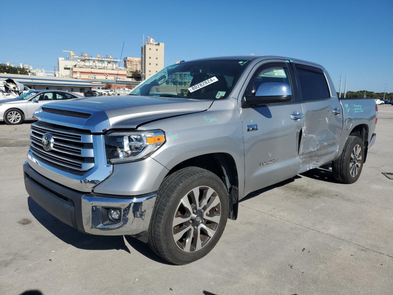 VIN 5TFFY5F18JX242785 2018 TOYOTA TUNDRA no.1