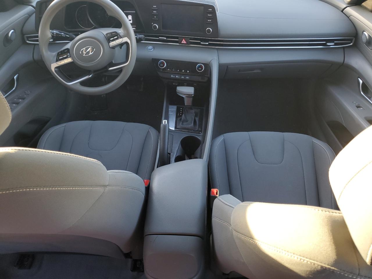 2021 Hyundai Elantra - Image 8