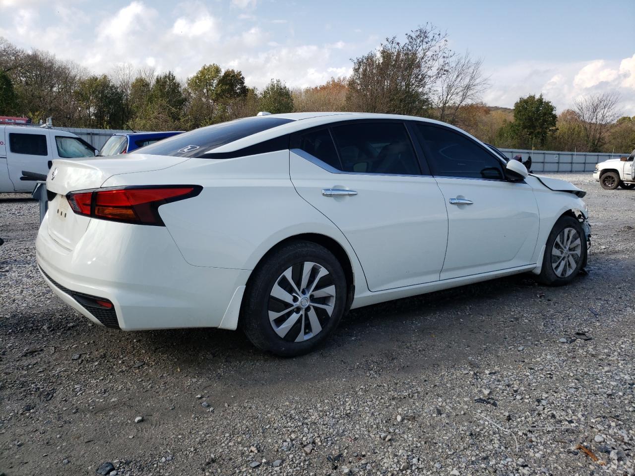 2020 Nissan Altima - Image 3