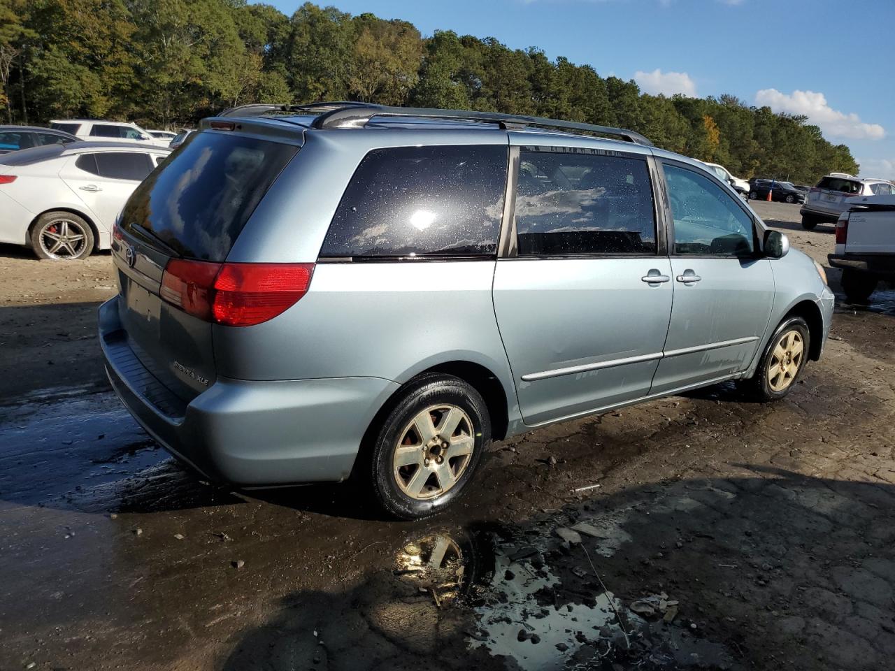 2004 Toyota Sienna - Image 3