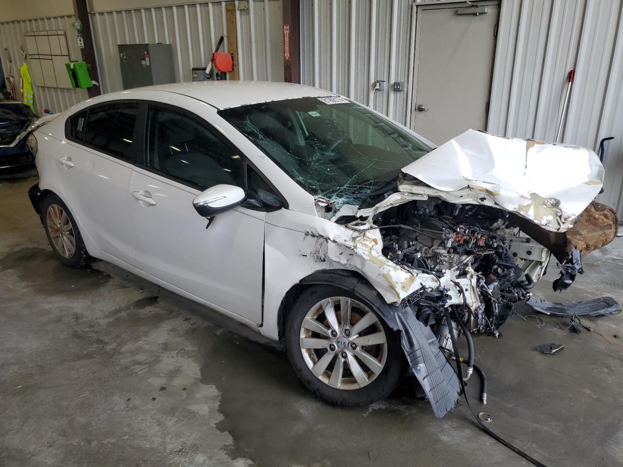 VIN KNAFX4A69G5475916 2016 KIA FORTE no.4