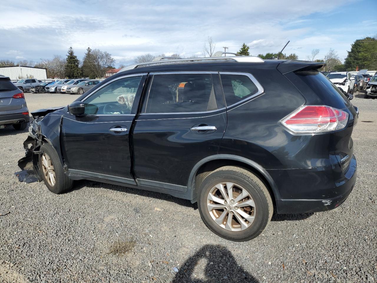 2016 Nissan Rogue - Image 2