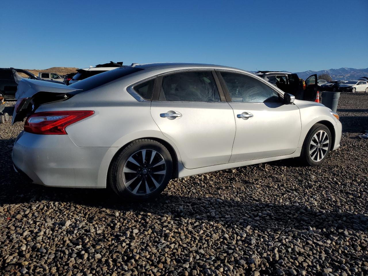 2017 Nissan Altima - Image 3