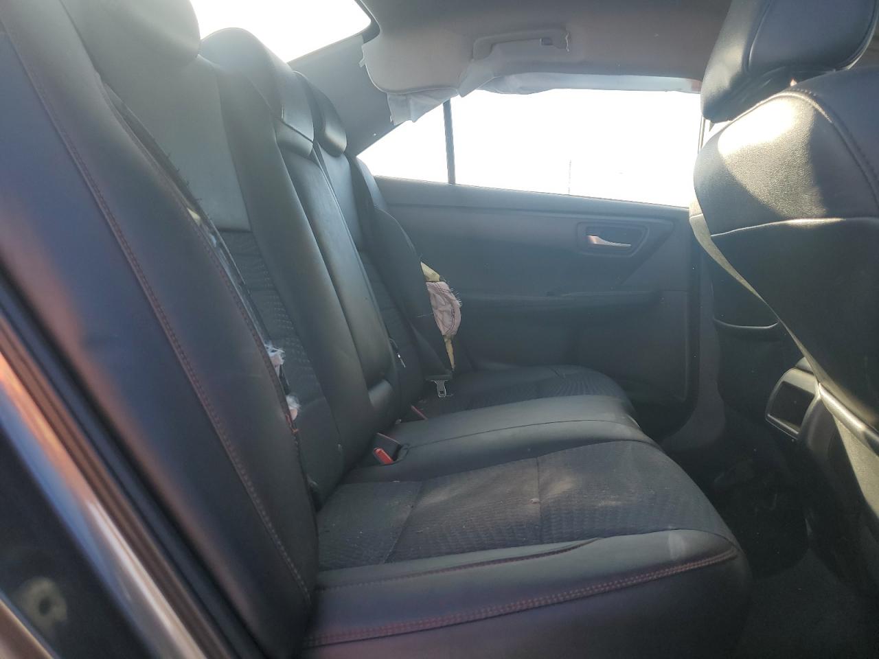 2015 Toyota Camry - Image 11