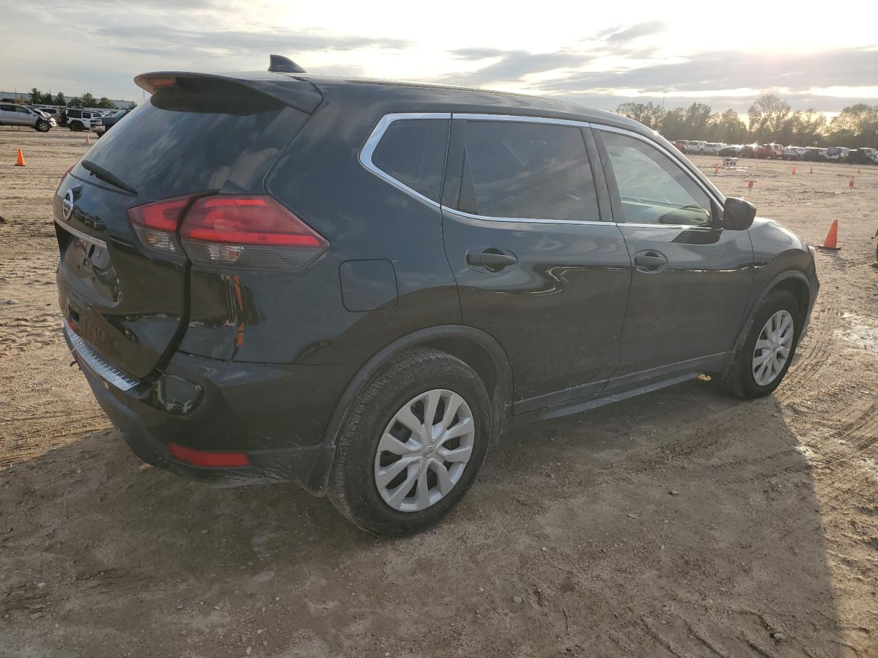 2017 Nissan Rogue S VIN: 5N1AT2MT3HC861058 Lot: 78217774