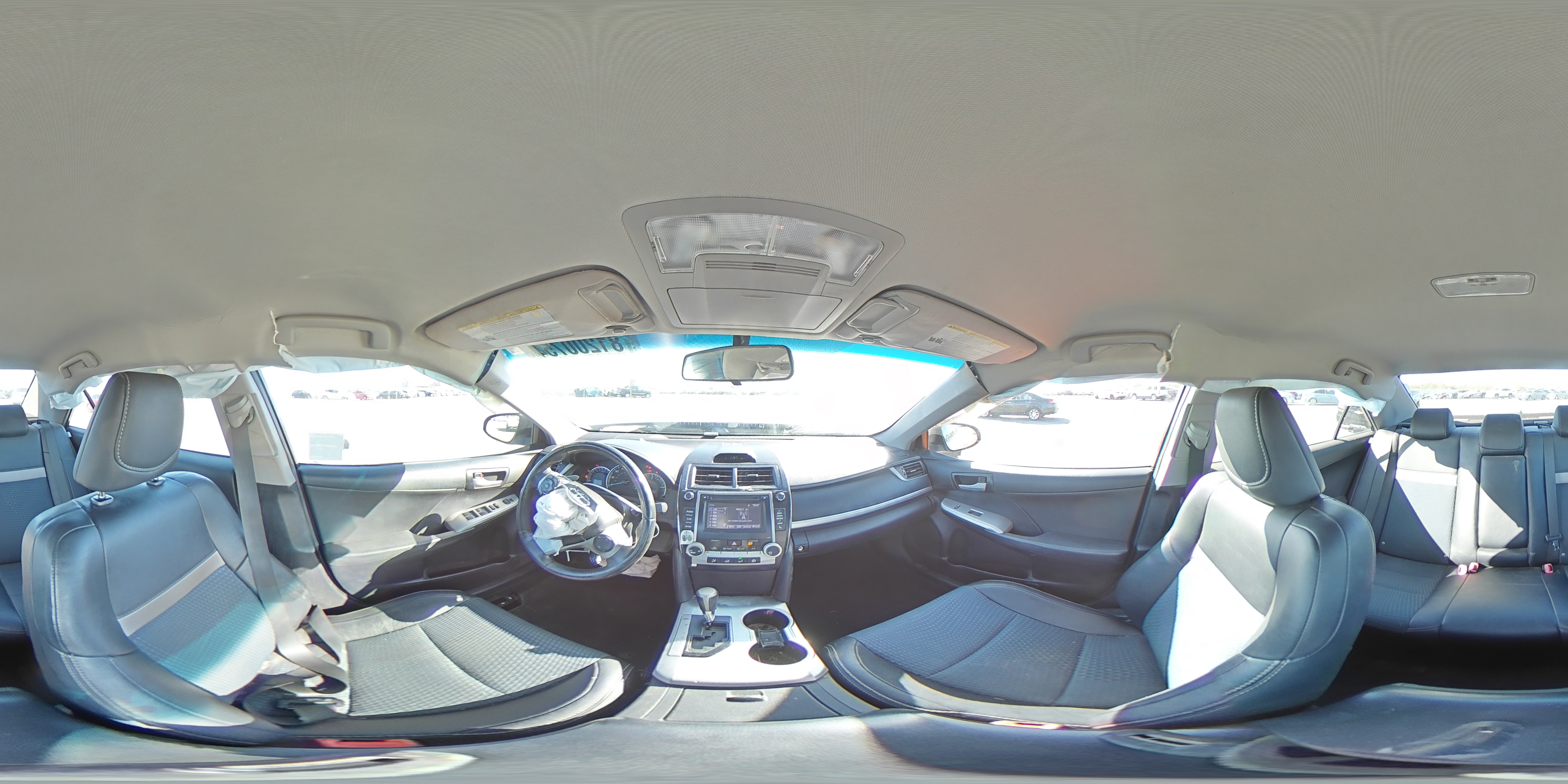 2014 Toyota Camry - Image 13