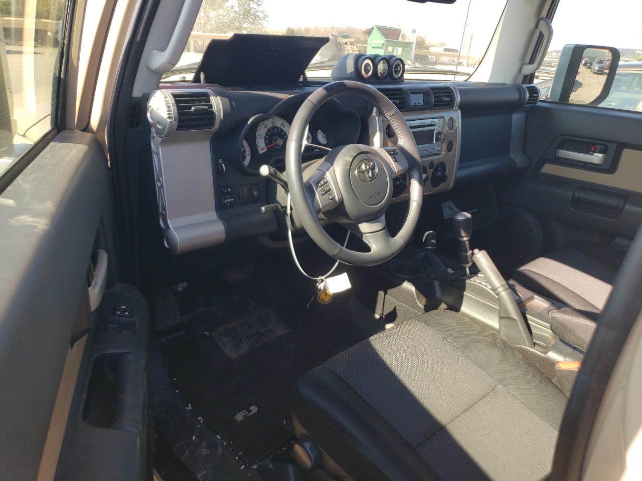 2012 Toyota FJ Cruiser - Image 8