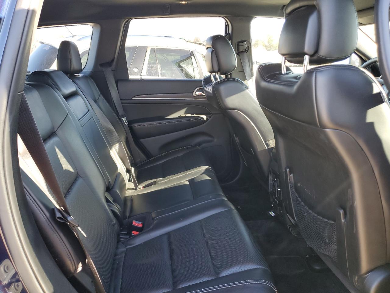 2017 Jeep Grand Cherokee - Image 11