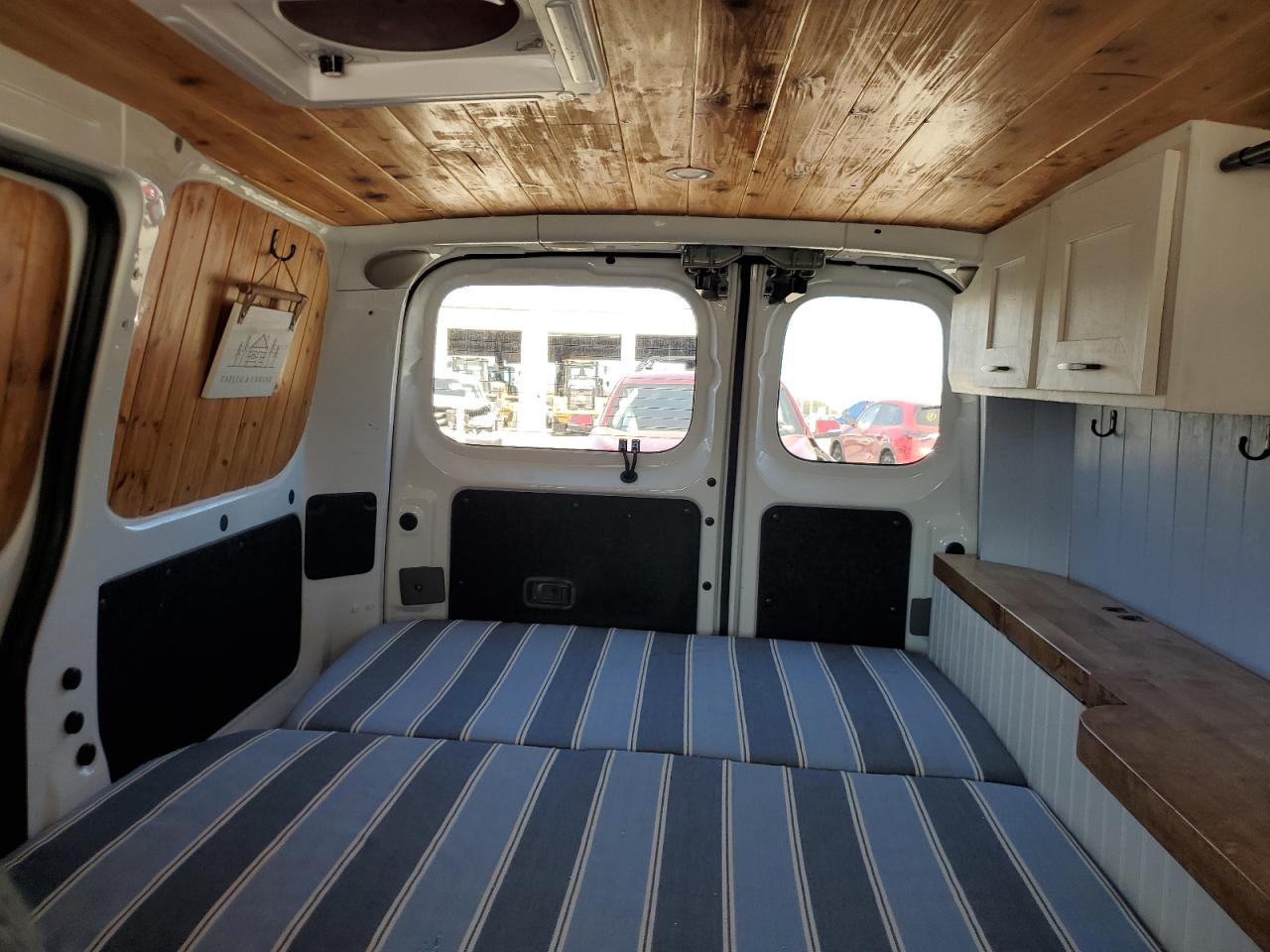 2016 Nissan NV - Image 10