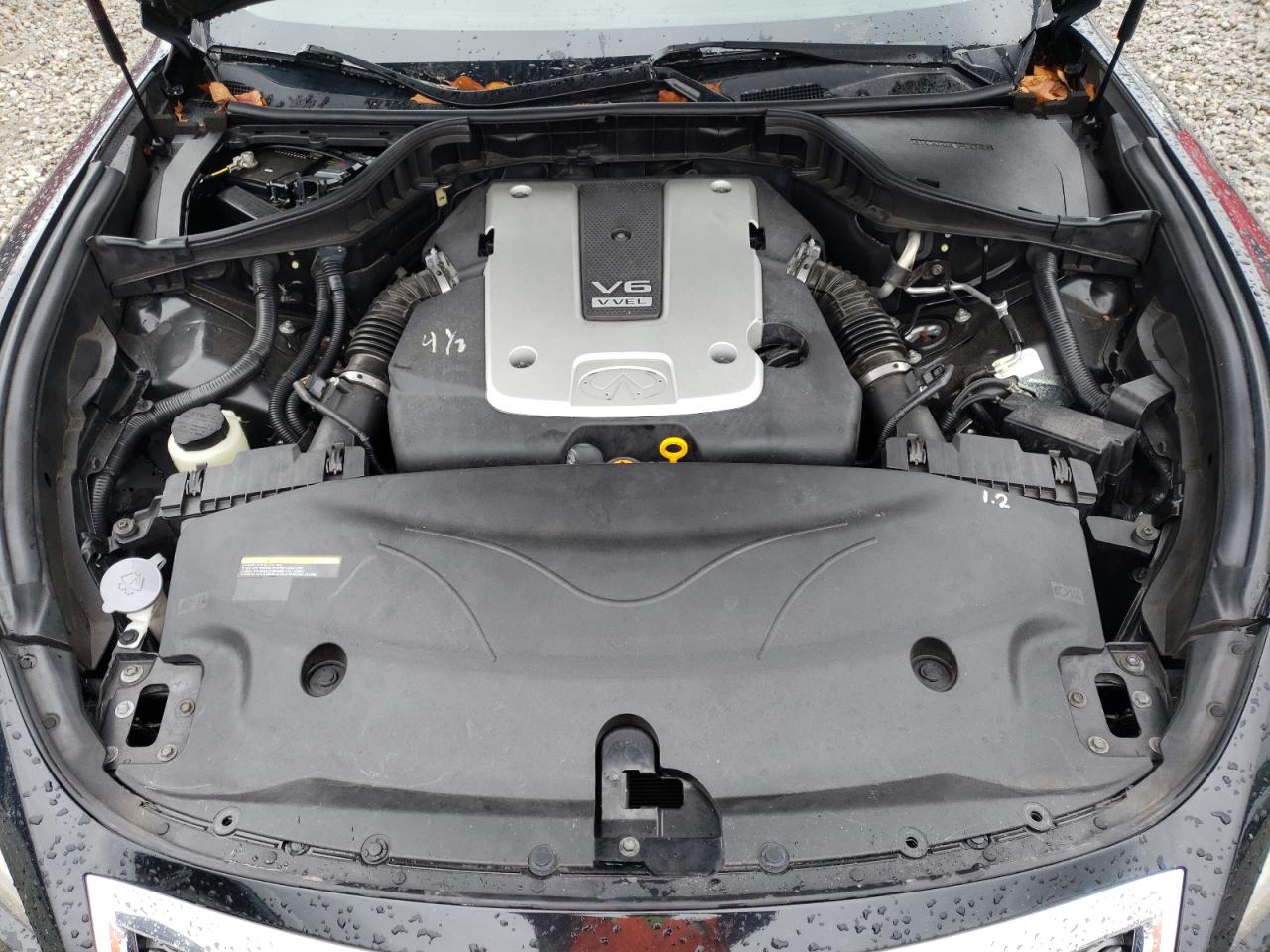 2015 Infiniti Q70 - Image 11