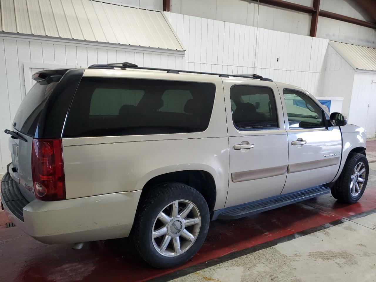 2007 GMC Yukon Xl C1500 VIN: 1GKFC16057J310670 Lot: 81323504