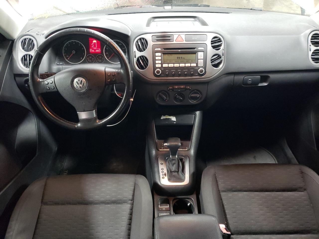 2009 Volkswagen Tiguan - Image 8