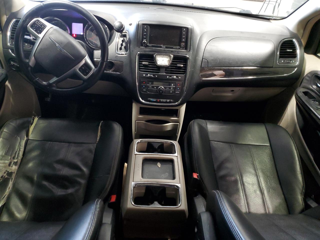 2012 Chrysler Town & Country - Image 8