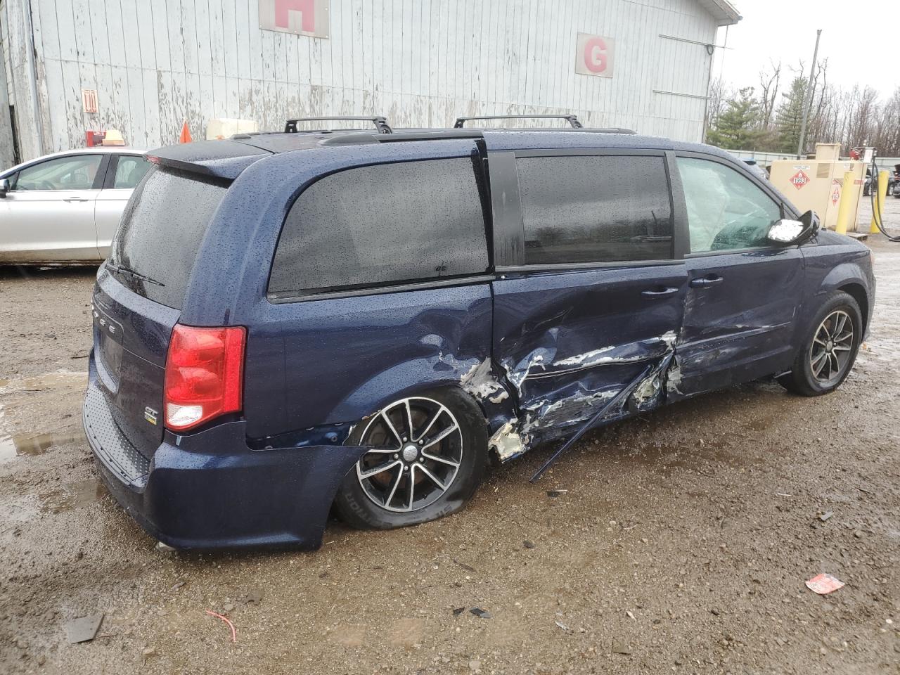 2017 Dodge Caravan - Image 3