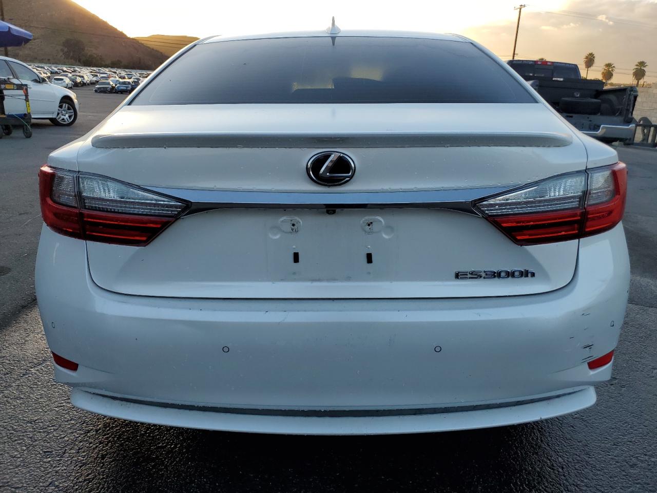 2017 Lexus ES - Image 6