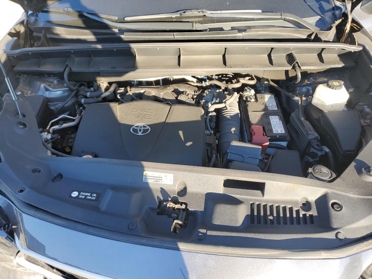 2021 Toyota Highlander - Image 12