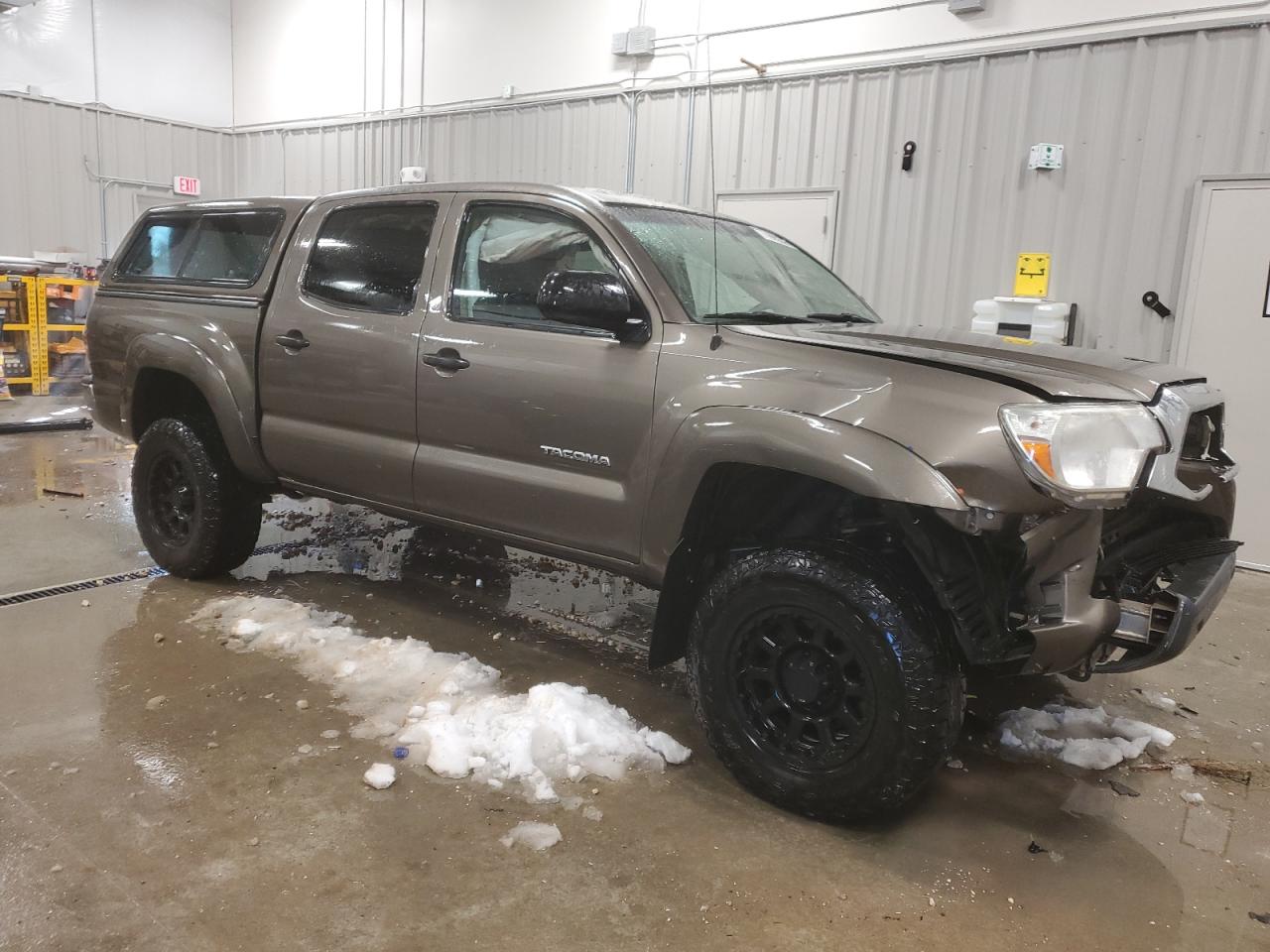 2015 Toyota Tacoma - Image 4