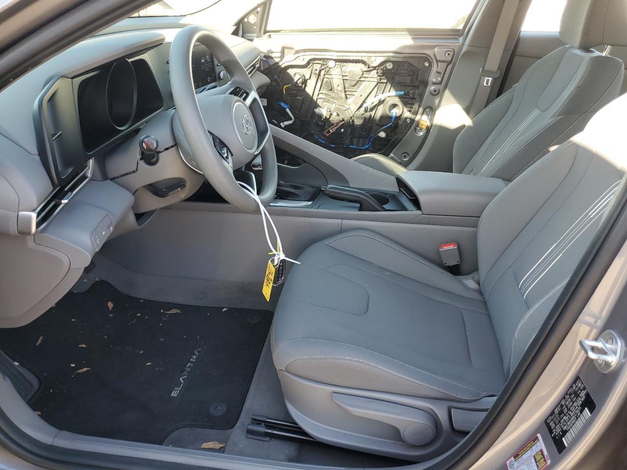 2022 Hyundai Elantra - Image 7