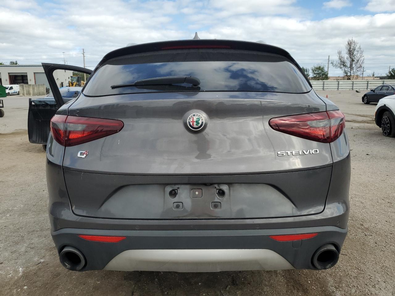 2020 Alfa Romeo Stelvio - Image 6