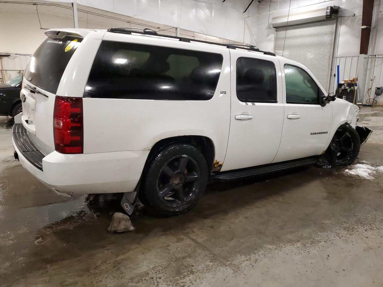 2007 Chevrolet Suburban - Image 3