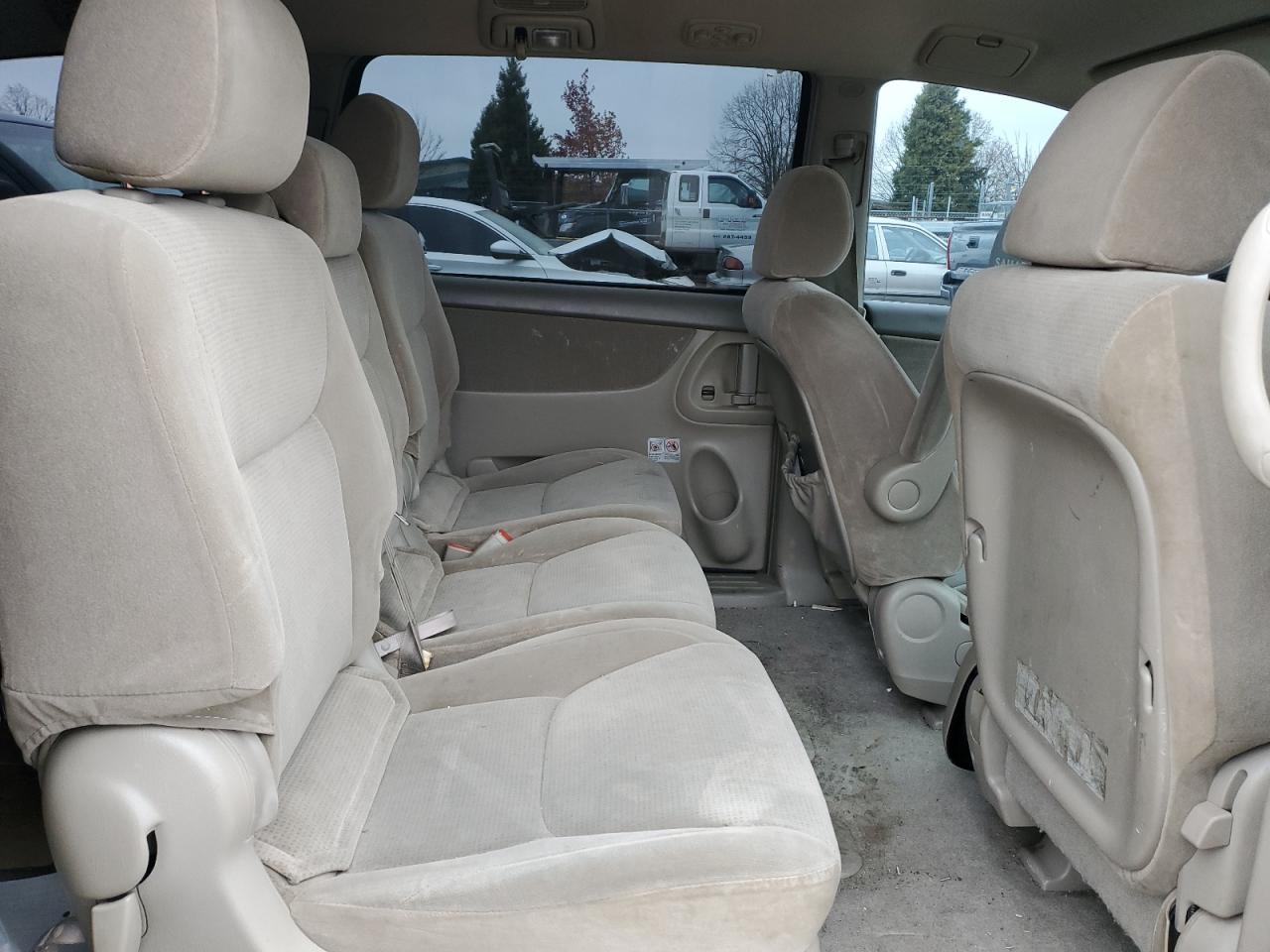 2004 Toyota Sienna - Image 11