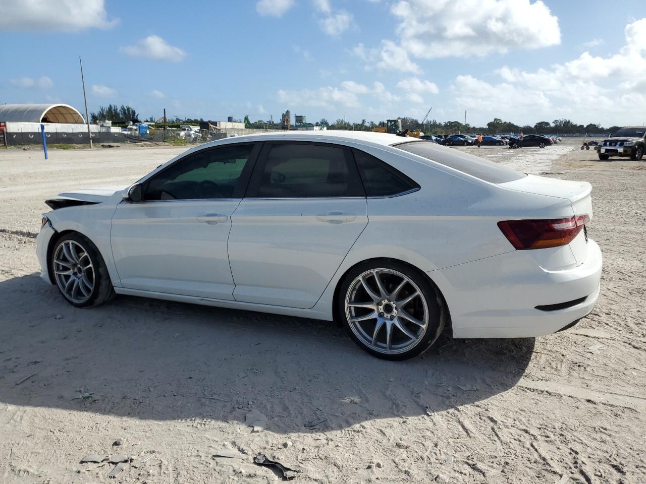 2019 Volkswagen Jetta - Image 2