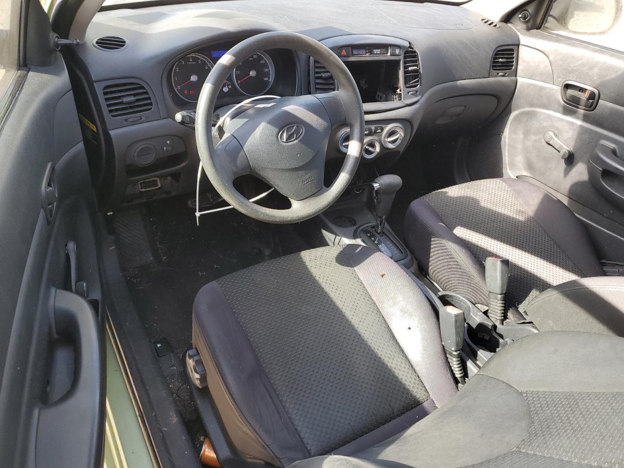 2010 Hyundai Accent - Image 8