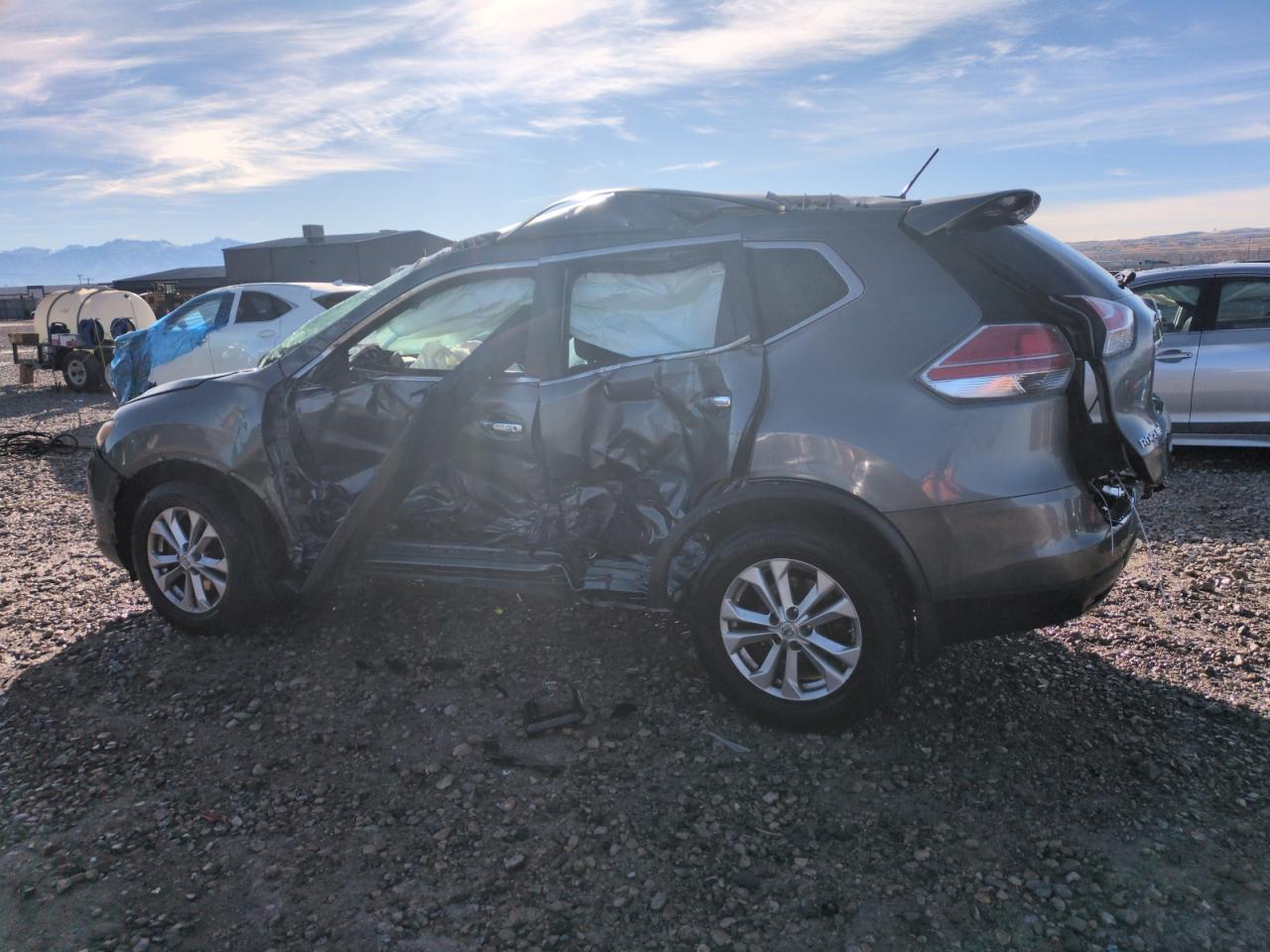 2015 Nissan Rogue - Image 2
