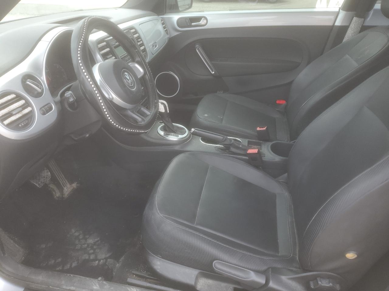 2012 Volkswagen Beetle - Image 7