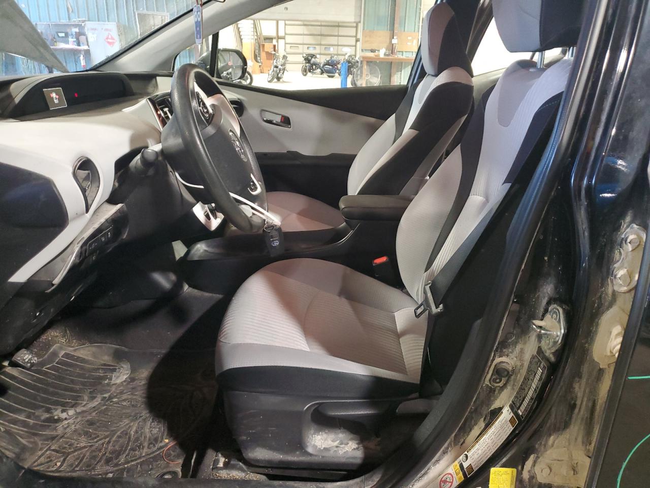 2017 Toyota Prius - Image 7