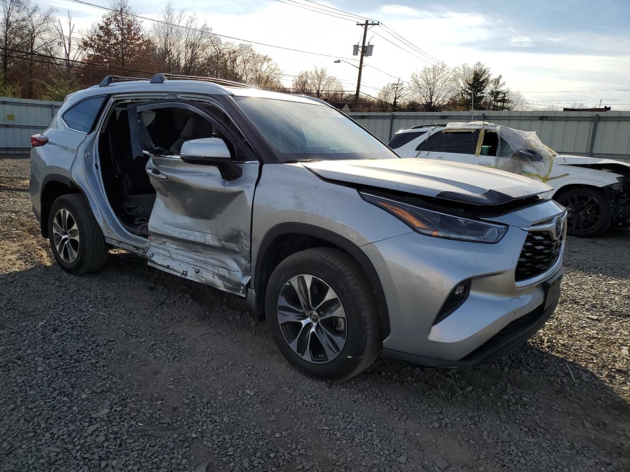 2021 Toyota Highlander - Image 4