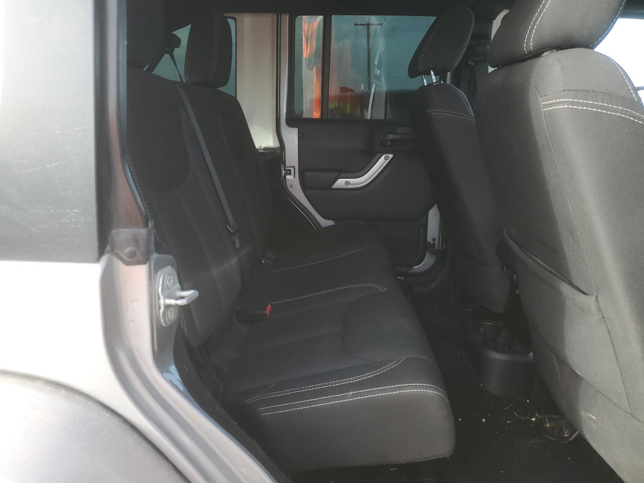 2014 Jeep Wrangler - Image 11