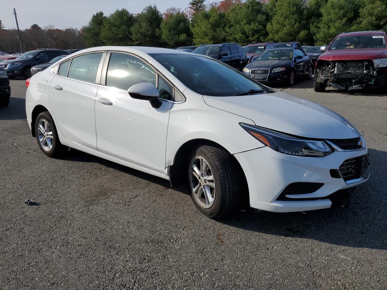 2018 Chevrolet Cruze - Image 4