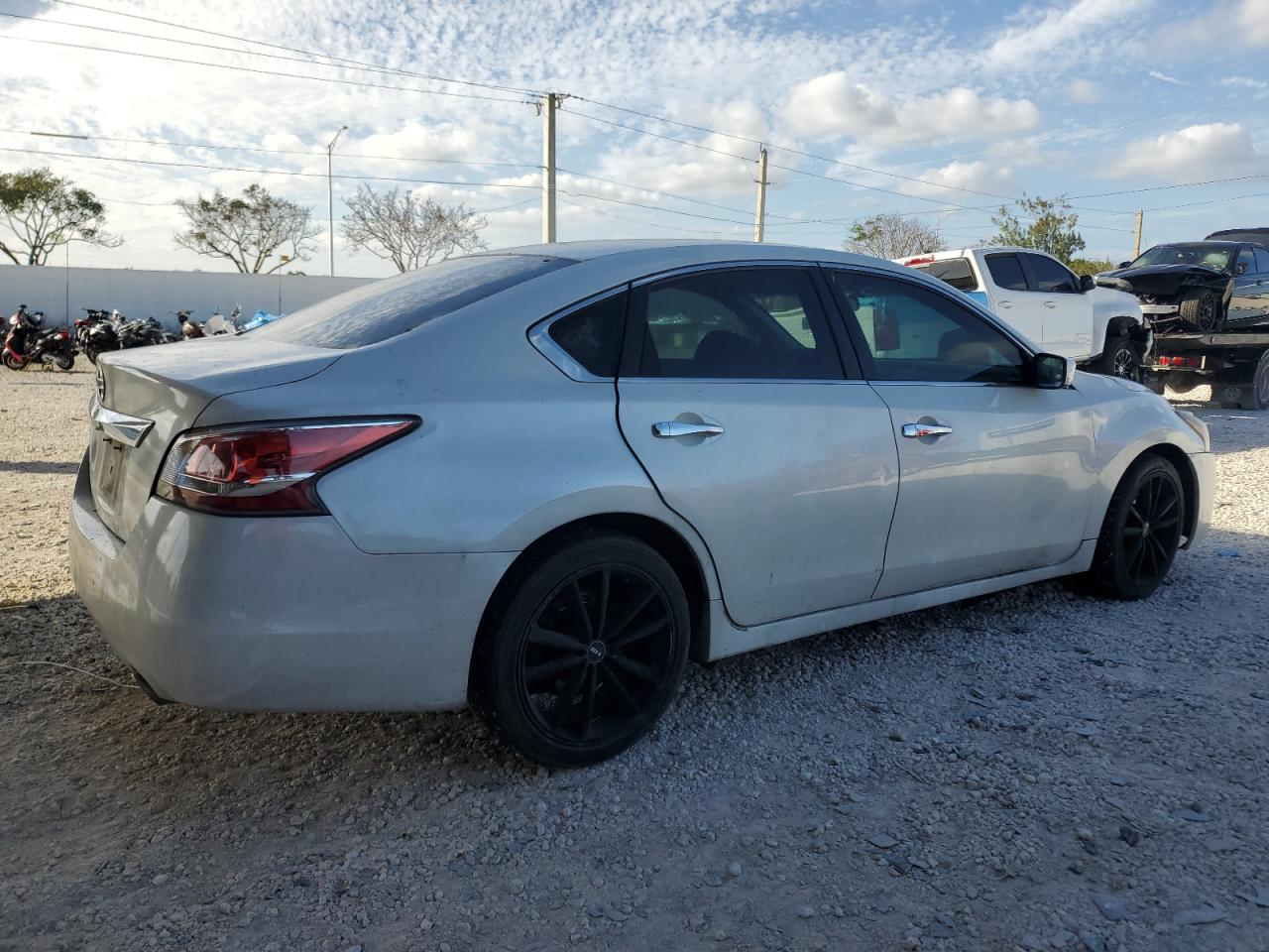 2013 Nissan Altima - Image 3