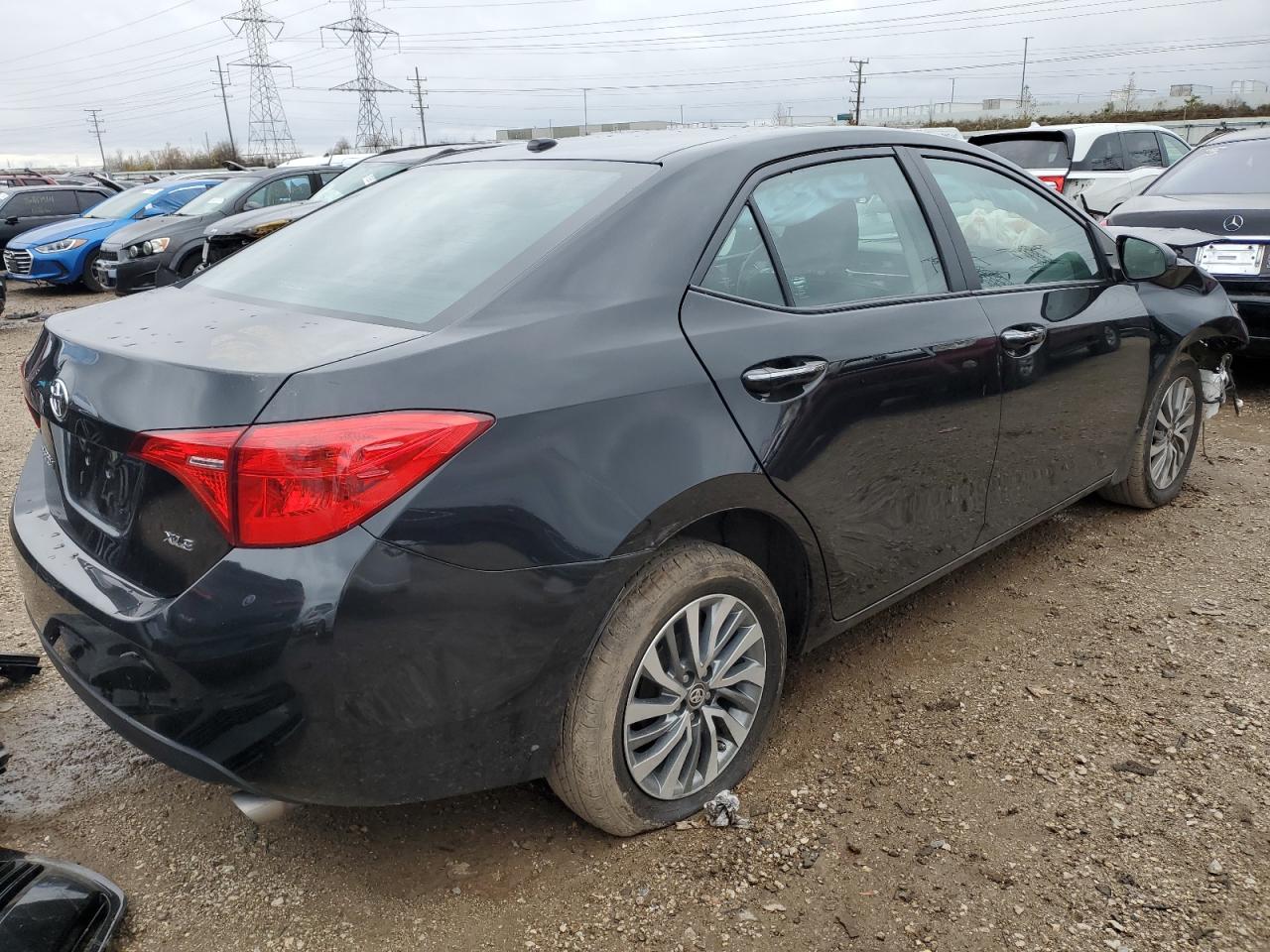 VIN 2T1BURHE6JC064519 2018 TOYOTA COROLLA no.3